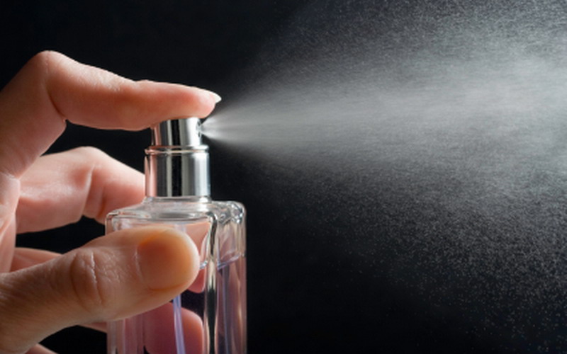 Semprot Parfum di Pakaian, Tepat atau Tidak? : Okezone Lifestyle