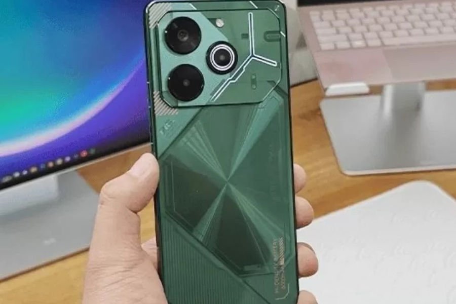 Tecno POVA 6 Pro Smartphone Gaming dengan Baterai Besar - Otoinfo.id Tecno POVA 6 Pro Smartphone Gaming dengan Baterai Besar - Otoinfo.id